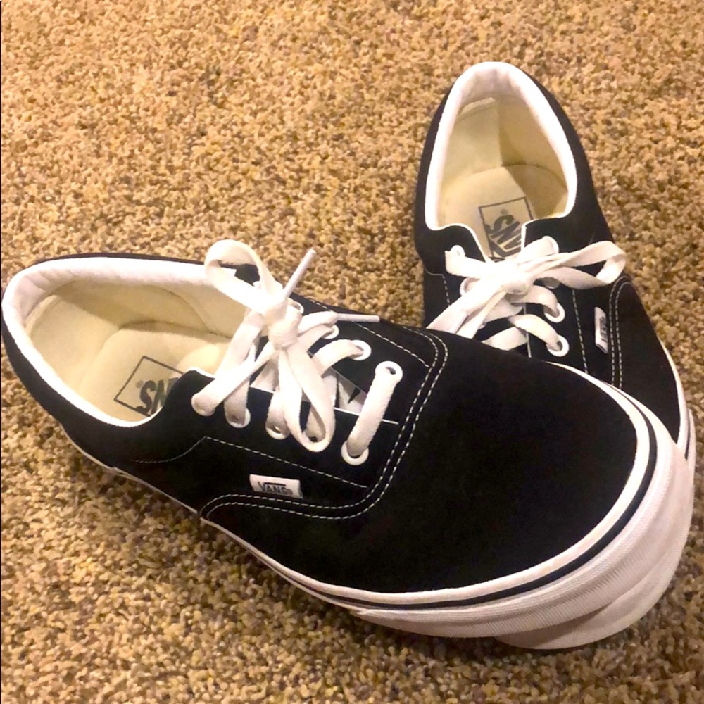 Lightly worn vans with box - Picture 1 of 5